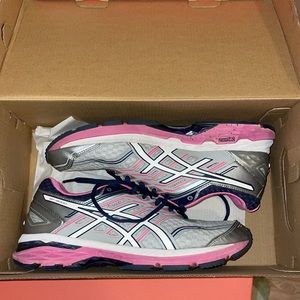 ASICS GT-2000 5 Women's Running Shoe - Size 8